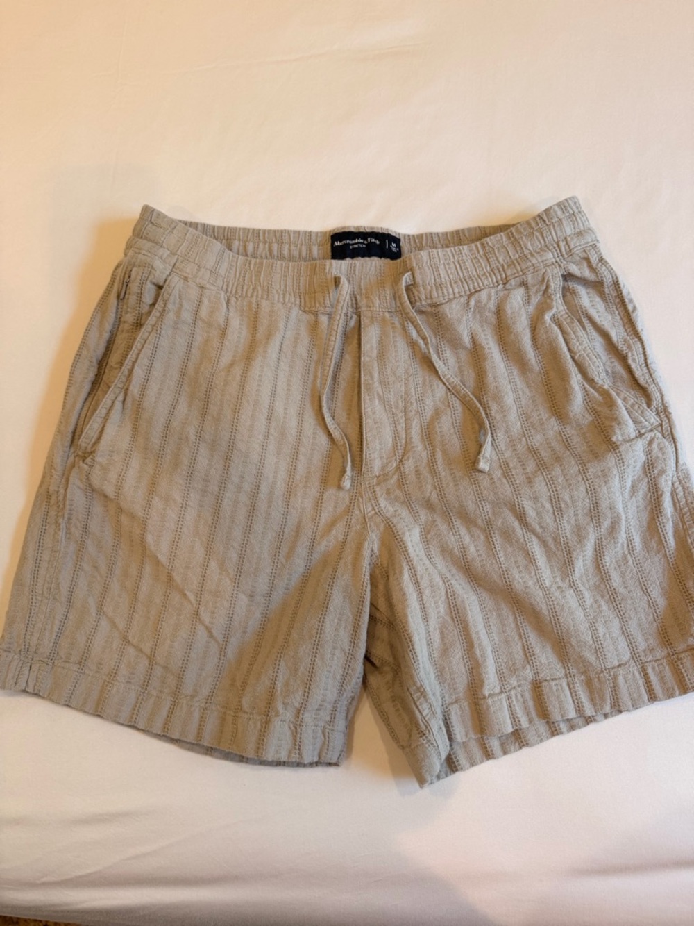Abercrombie & Fitch Men's Textured Pull-On short in Stone - M